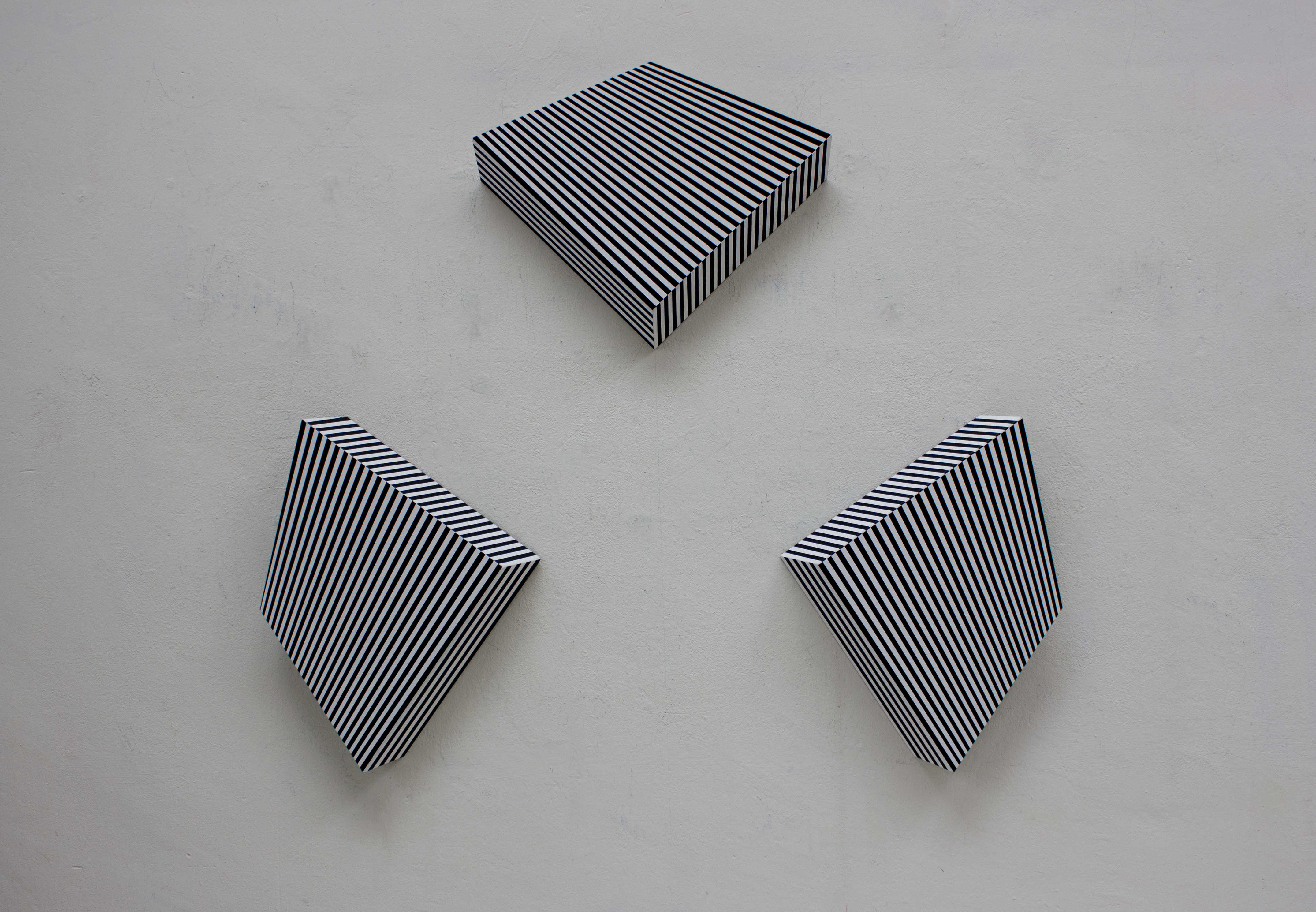 4/17, "XYZ III" , each object 50 x 50 x 5 cm, acrylic / aluminium