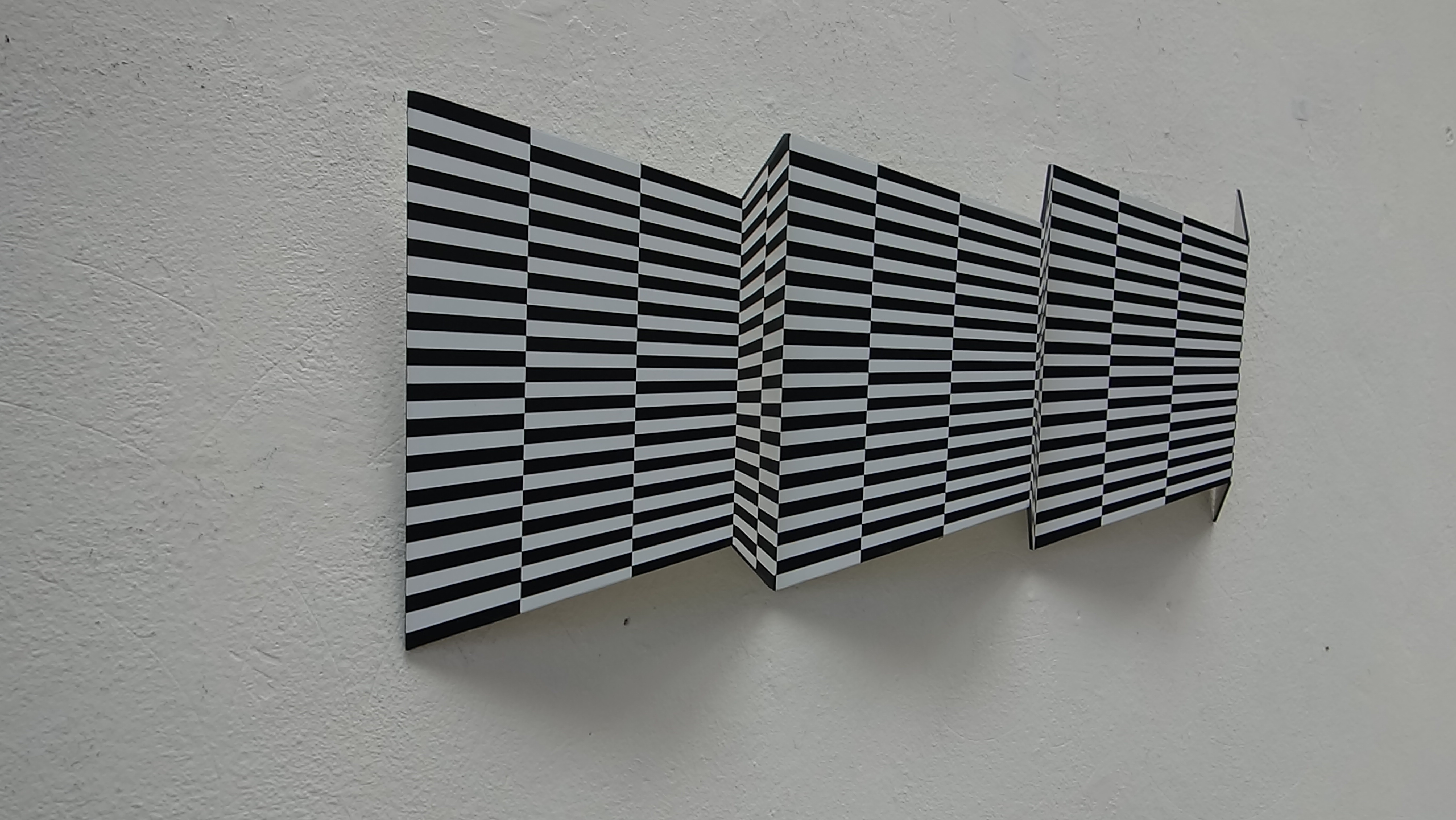  "JoMa Ru XXXI", 31 x 82 x 6 cm,  acrylic/ formed aluminium, sideview